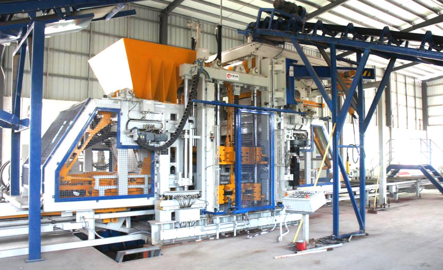 क्वांगॉन्ग ब्रिक मशिन्सने दक्षिण चीनमध्ये त्यांची छाप पाडली - फरसबंदी विटा आणि डायमंड-आकाराच्या विटा एका मशीनद्वारे हाताळल्या जातात